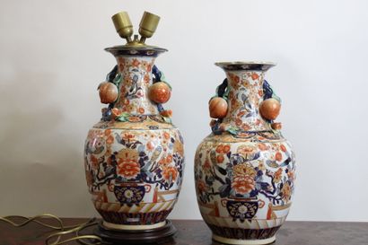 Paire de vases. 
CHINA Pair of porcelain...