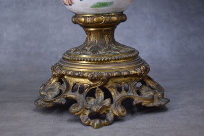 CHINA. Pair of porcelain vases decorated...