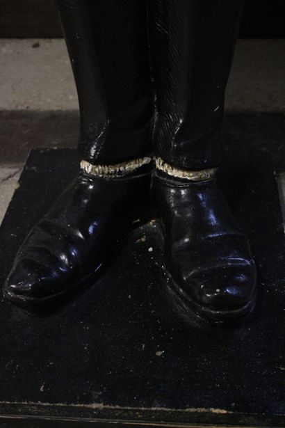 Majordome
Plaster statue of a black man in...