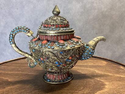 TIBET 
Metal teapot (silver ?) decorated...