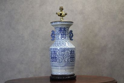 CHINA. Vase potiche in blue white porcelain....