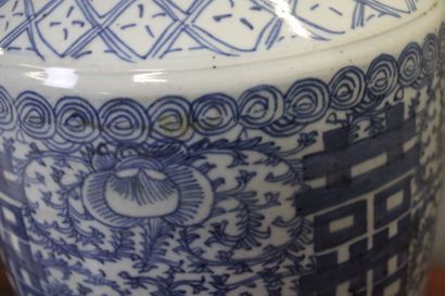 CHINA. Vase potiche in blue white porcelain....