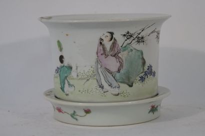 CHINA, 20th century. Small polychrome porcelain...