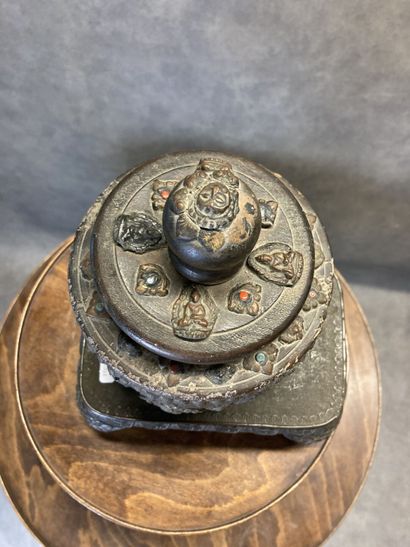 CHINA. Meeting of two covered pots in carved...