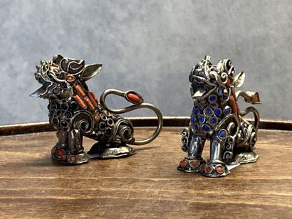 TIBET 
Pair of small dogs of Fô in metal...