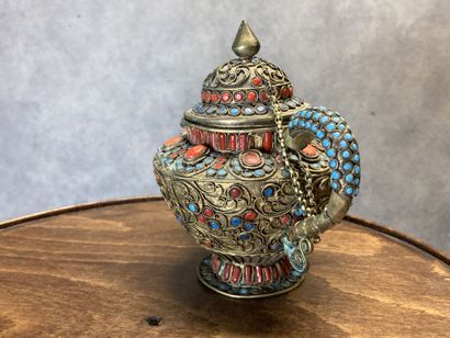 TIBET 
Metal teapot (silver ?) decorated...