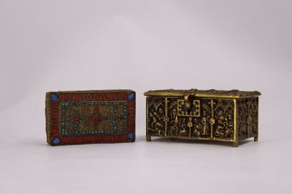 Meeting of two gilded brass boxes. Dimensions:...
