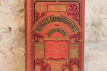 [JULES VERNE], Meeting of 3 Hachette cardboards...