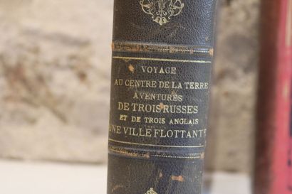 Jules VERNE, Meeting of two works:
- Voyages...