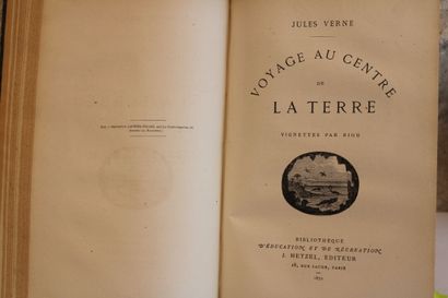 Jules VERNE, Meeting of two works:
- Voyages...