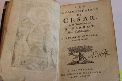 CESAR (Jules). LES COMMENTAIRES de CESAR...
