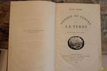 Jules VERNE, Meeting of two works, including...