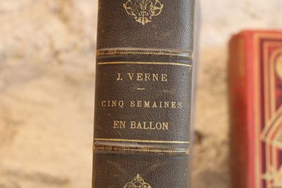 Jules VERNE, Meeting of two works:
- Voyages...