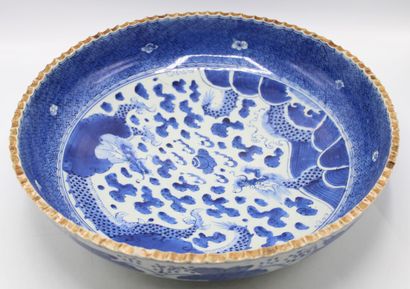 JAPON, période Meiji
Important plat en porcelaine...