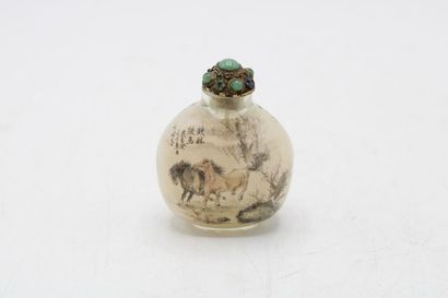 CHINE, XXe siècle 
Flacon tabatière en verre...