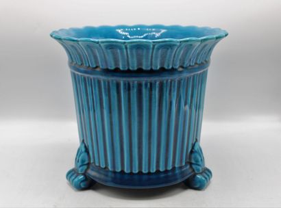 CHAROLLES
Cache pot émaillé bleu à décor...