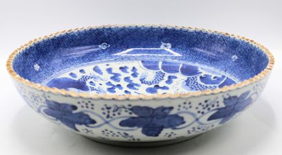 JAPON, période Meiji
Important plat en porcelaine...