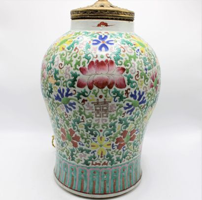 Chine XIXe
Potiche de la famille verte montée...