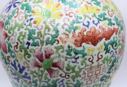 Chine XIXe
Potiche de la famille verte montée...