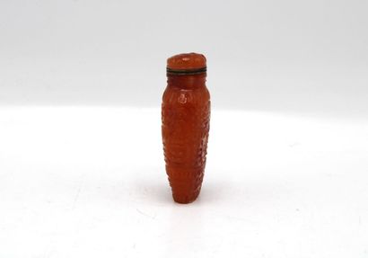 CHINE, XXe siècle
Flacon-tabatière en agate...