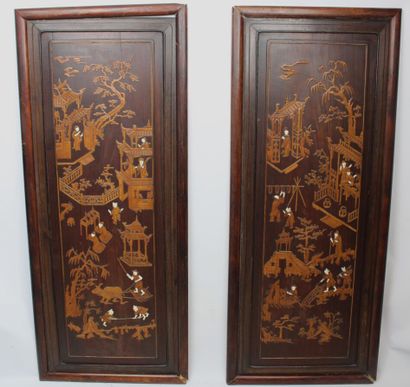 CHINE XIXe. 
Paire de panneaux en bois à...