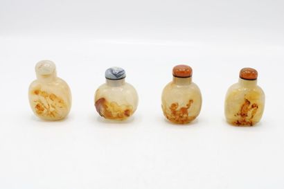 CHINE, XXe siècle
Quatre flacons-tabatières...