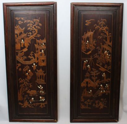 CHINE XIXe. 
Paire de panneaux en bois à...