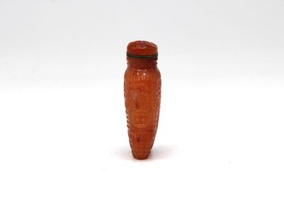 CHINE, XXe siècle
Flacon-tabatière en agate...