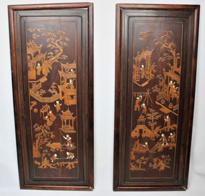CHINE XIXe. 
Paire de panneaux en bois à...