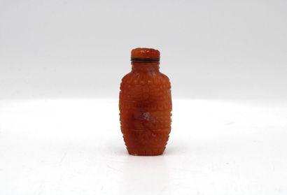 CHINE, XXe siècle
Flacon-tabatière en agate...