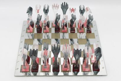 Jeu d'échec en plexiglas.
Plateau rapporté...
