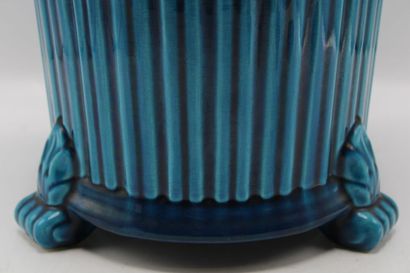 CHAROLLES
Cache pot émaillé bleu à décor...