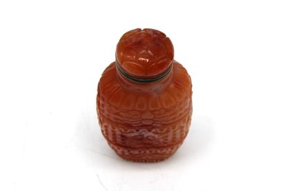 CHINE, XXe siècle
Flacon-tabatière en agate...