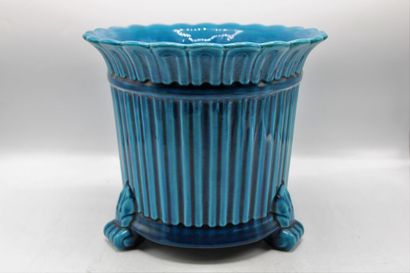 CHAROLLES
Cache pot émaillé bleu à décor...