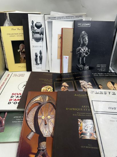Lot d'environ 50 catalogues de vente d'études...