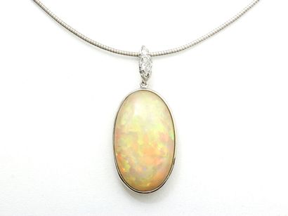 Pendentif en or gris 750 millièmes, orné...