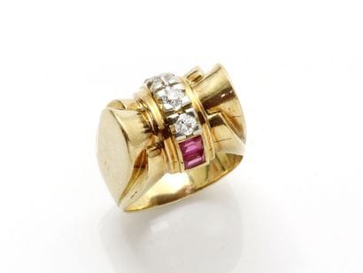 Bague noeud en or 750 millièmes ornée d'une...