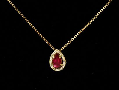 Collier en or 750 millièmes, retenant en...