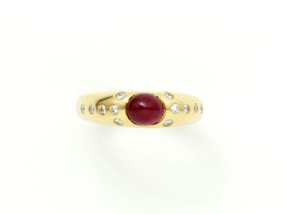 Bague jonc en or 750 millièmes ornée d'un...