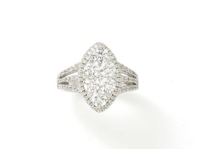 Bague marquise en or gris 750 millièmes,...