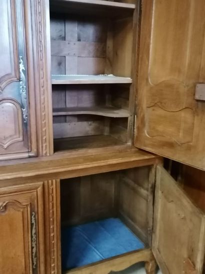 Un buffet 2 corps H226cm, L154cm, P62cm
