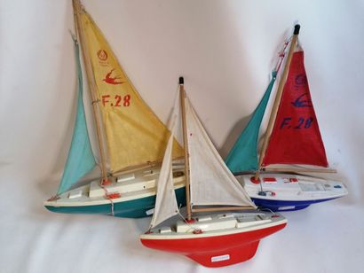 Lot de 3 bateaux, voiliers de bassin, année...