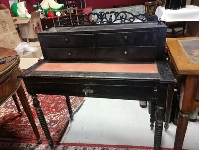 Bureau plat à gradin, dessus cuir, 5 tir...