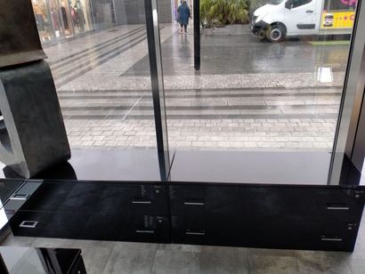 Ensemble de 14 meubles bas de rangement ouvrant...
