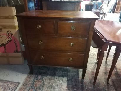 Ensemble comprenant: une commode 5 tiroirs,...