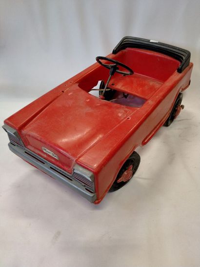 Voiture à pédale en plastique rouge, 78 cm,...