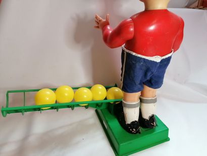 Joueur de foot automate, en état de marche,...