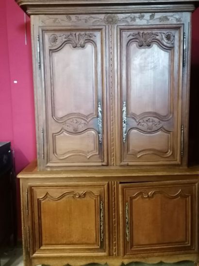 Un buffet 2 corps H226cm, L154cm, P62cm