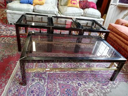 Un ensemble comprenant 3 petites tables base...