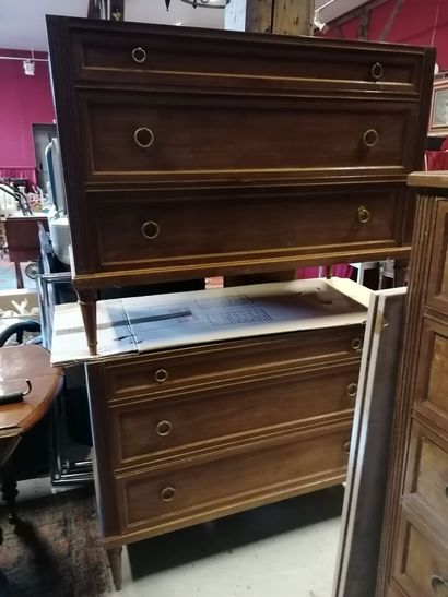 2 commodes à 3 tiroirs, dessus marbre, style...